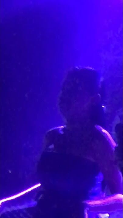 Xena Xenita live dangdut sexy abiis