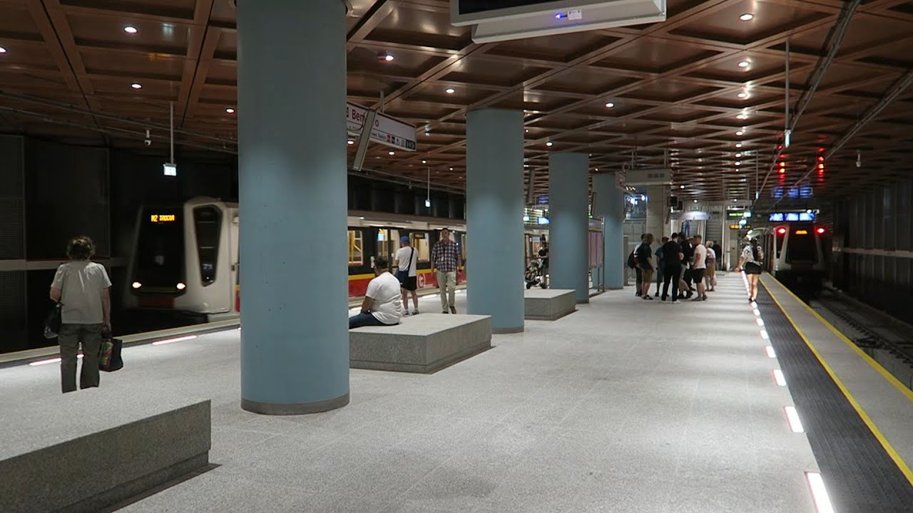 Metro Warszawskie - Pierwszy pociąg dowiózł pasażerów na stacje Ulrychów i Bemowo