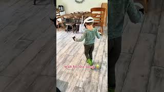 First Time Experience Virtual Reality Game #reaction #vr #scary #funny #fun #scarecam #vrgame #fyp