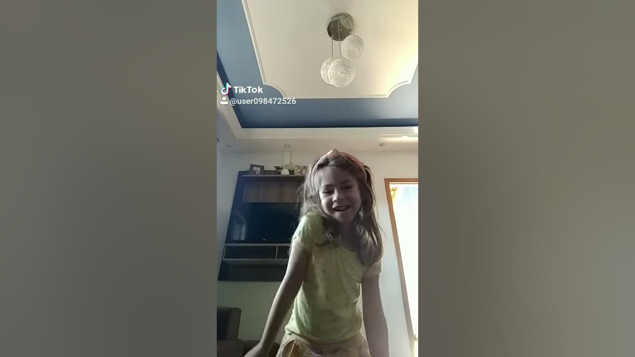 Lívia Tik Tok - YouTube