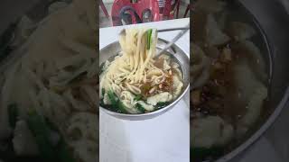 비오는 날은 뜨끈한 국물이 생각 나니 칼제비 5,000원 싸다 ㅡ 대구 칠성시장 역 3번 출구 On rainy days, I crave warm soup: noodle 3.3$