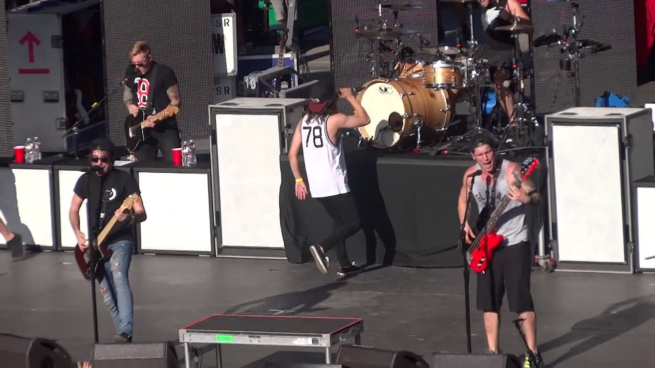 All Time Low - A Love Like War Live @ Epicenter 2013 with Vic Fuentes