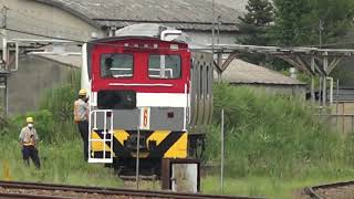 飯山線キハ110-228が構内試運転時に、部品取作業を行っている、しなの鉄道115系S27編成・S25編成、入換動車が廃車置場の中央線E233系T10編成を工場へ移動した、長野総合車両センター。
