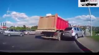 Tổng Hợp Những Tai Nạn Xe Tải Kinh Hoàng Nhất Năm 2015   2016 screenshot 2