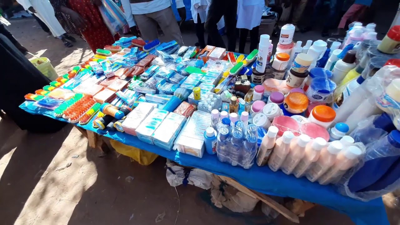 SUNDAY BAZAAR, SABI , THE GAMBIA , WEST AFRICA