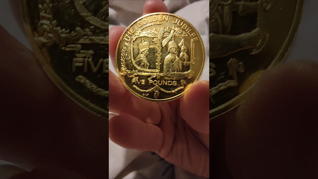 The golden jubilee five pounds coin - Elizabeth II - 2002 - bailiwick of Guernsey 