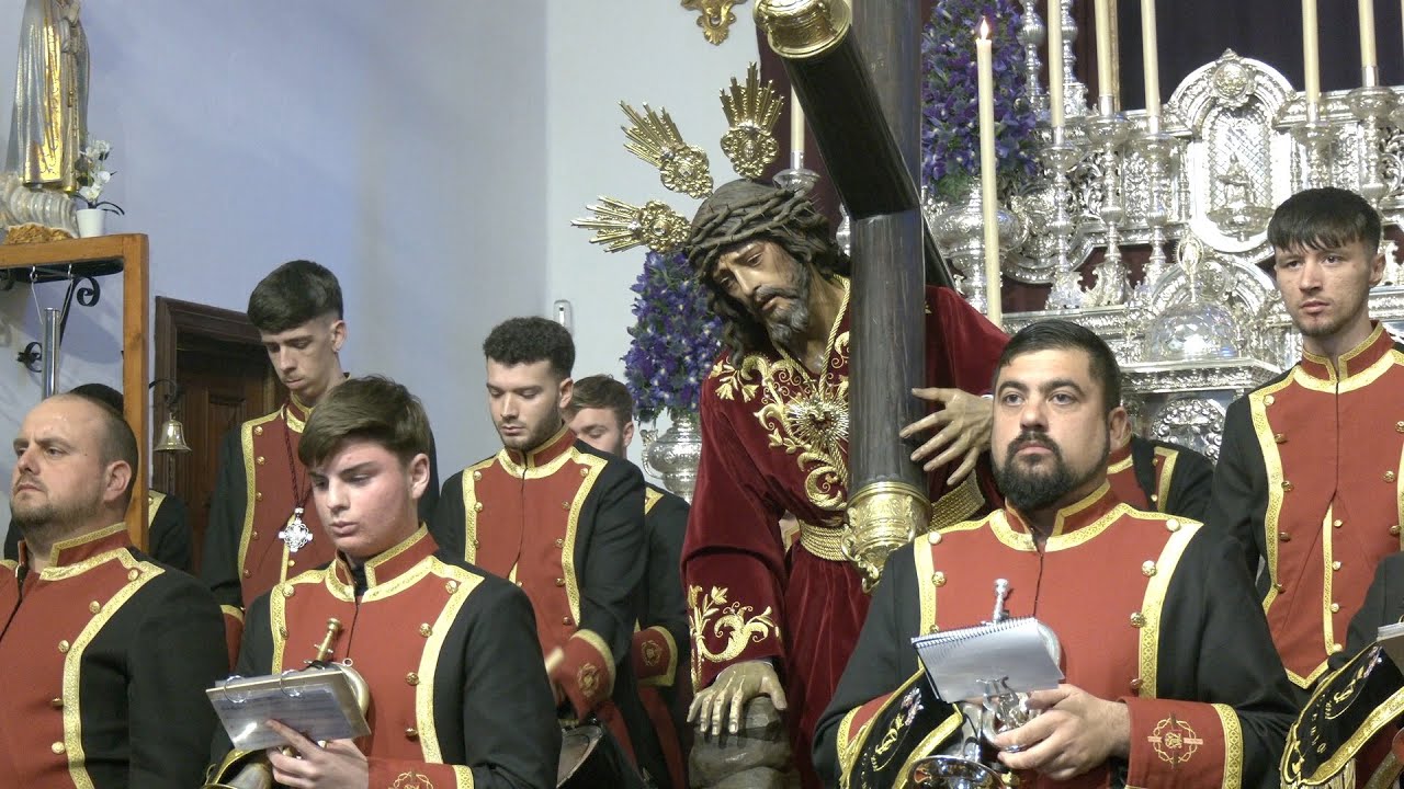 La banda de la Amargura rinde honores a Nuestro Padre Jesús Caído