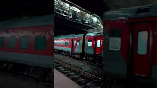 Howrah Duronto Express Skipping Patna Sahib Railway Station Flat 130speed🚂