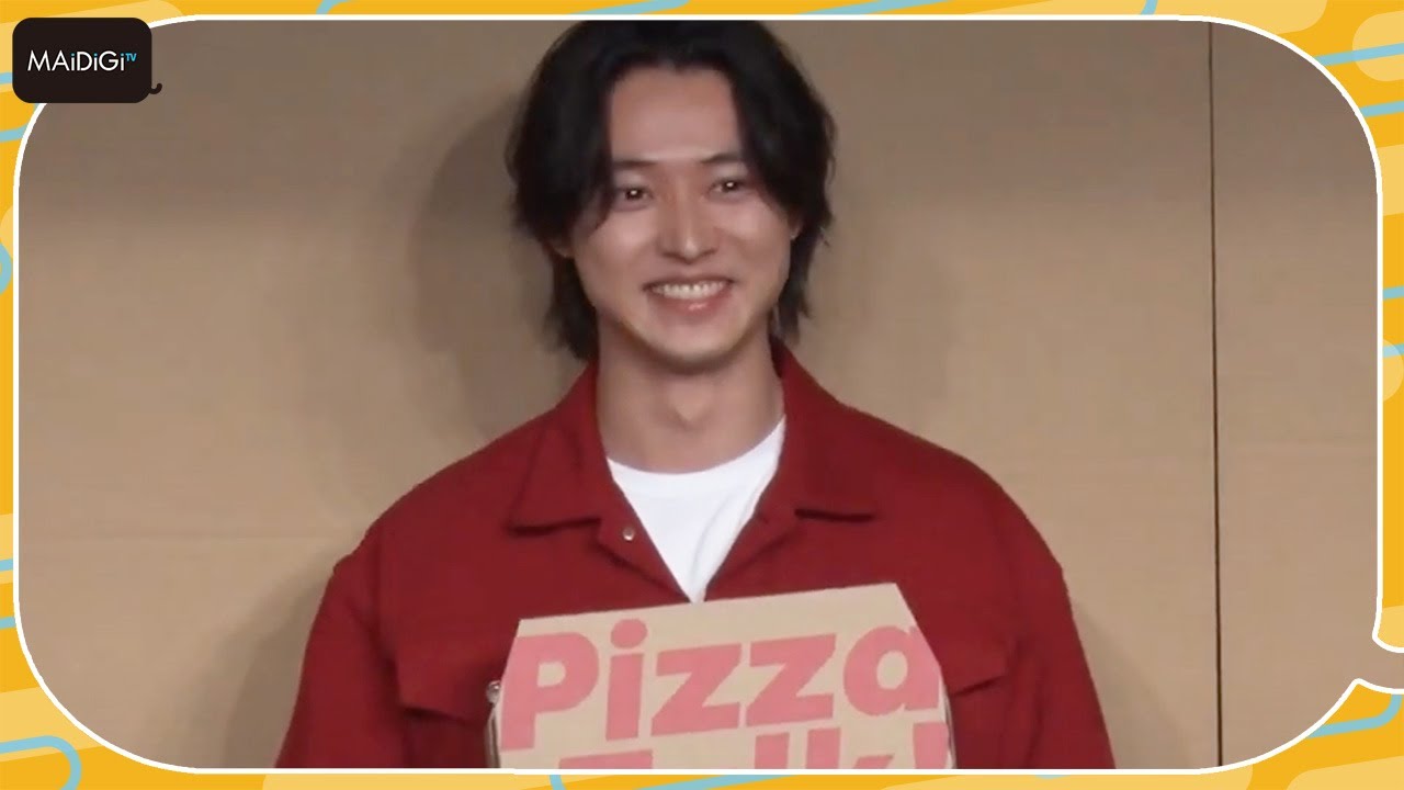 Kento Yamazaki appears from a giant pizza box! 