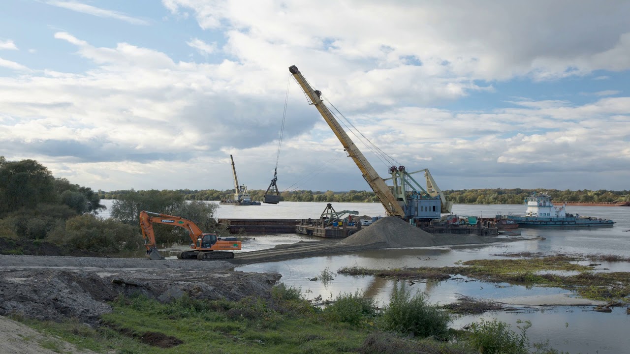 Разгрузка баржи. - YouTube