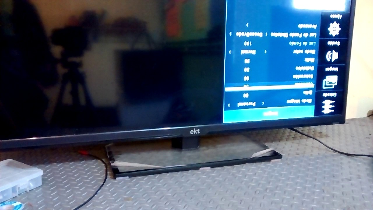 imagen de cabeza pantalla 40 pulgadas ekt YouTube