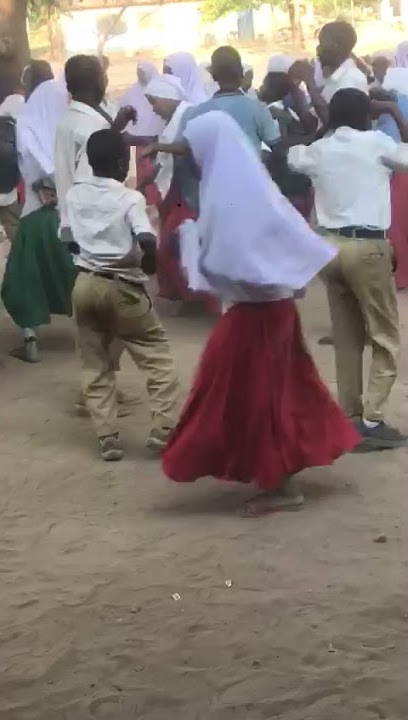 wanafunzi wakicheza singeli kali ya mataiga kesho