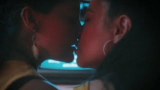 Acapulco   Kiss Scene — Maximo and Julia Enrique Arrizon and Camila Perez   1x01
