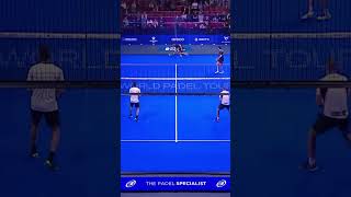 AGUSTÍN TAPIA hace una DEFINICIÓN PRECIOSA para ganar el punto 😍 #padel
