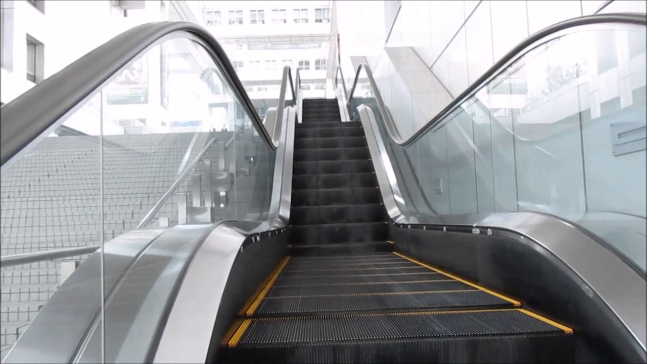 【散策1】お台場　フジテレビまでのエスカレーター [Walking] Escalator up to Odaiba Fuji TV