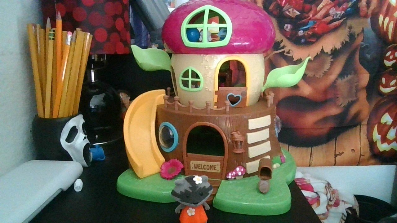 Reviewing the Lil Woodzeez Acorn House PlaySet! :D