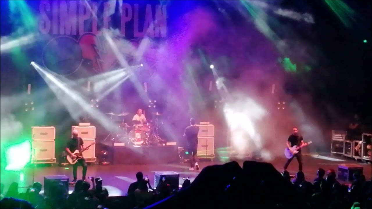 Simple Plan - Wake Me Up (When This Nightmare's Over) - Live Debut - Guadalajara 2022