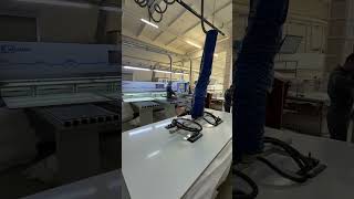 Показываем где на производстве пилятся плиты Acryl