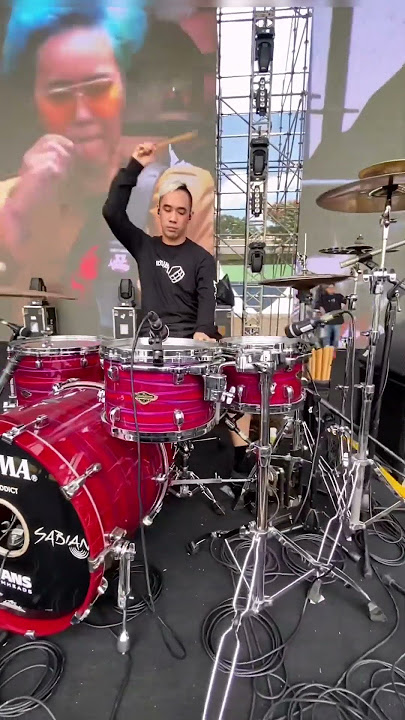 Ikmal Tobing Spill Ngedrum live konser Mahadewa
