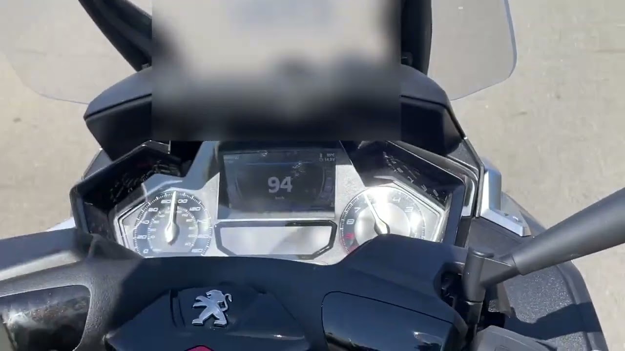 Peugeot Metropolis SW 400 brutal acceleration