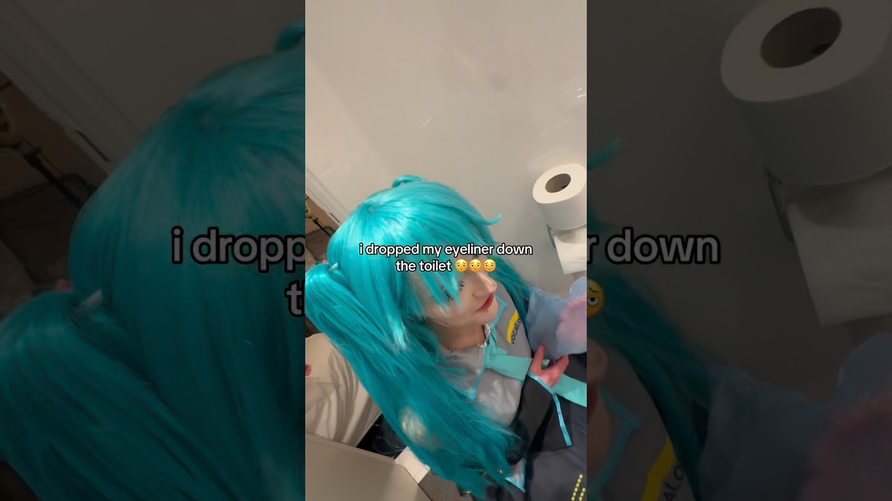 I DROPPED MY EYELINER DOWN THE TOILET IN MIKU COS. #cosplay #hatsunemiku