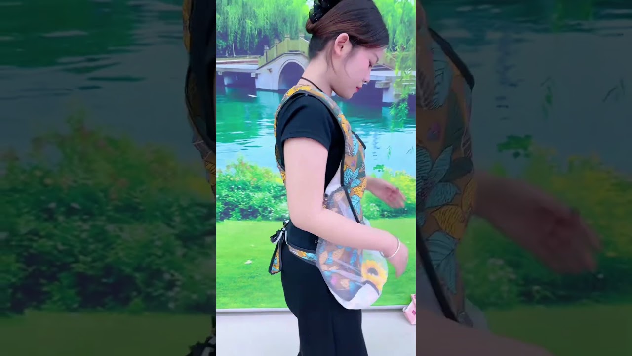 A multi-purpose apron, helping you with many different jobs 