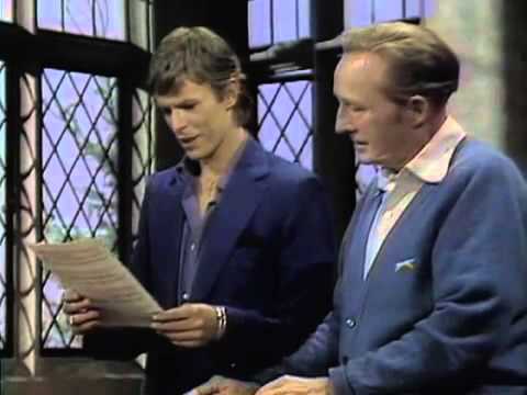Bing Crosby & David Bowie The Little Drummer Boy Peace On Earth - YouTube