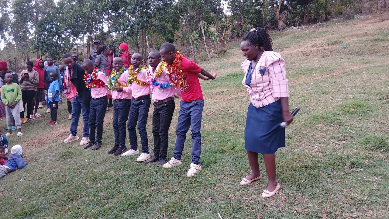 INITIATES DANCES 💃 💃 🕺 🕺 AT THEIR GRADUATION CEREMONY 