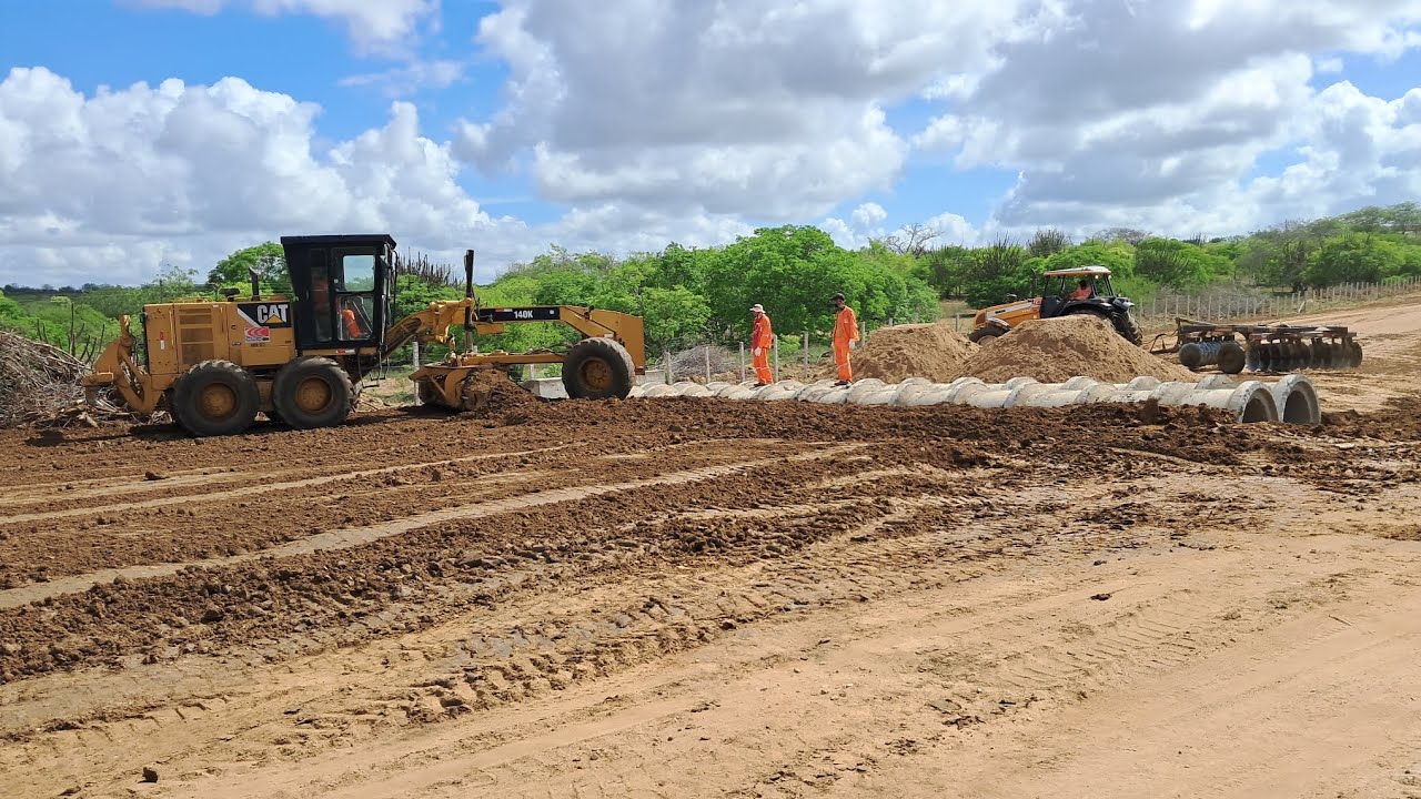 Estão trabalhando na pB-132. Na terra planage seguindo pra cidade de gado bravo.