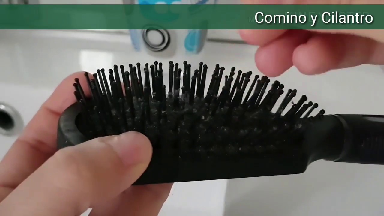 Cómo limpiar un cepillo de cerdas para el cabello
