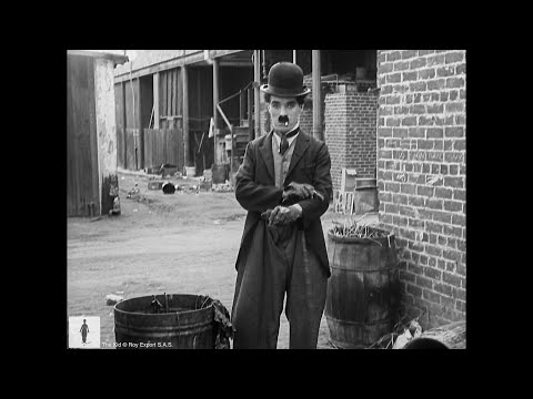 Charlie Chaplin finds a baby - The Kid (1921)