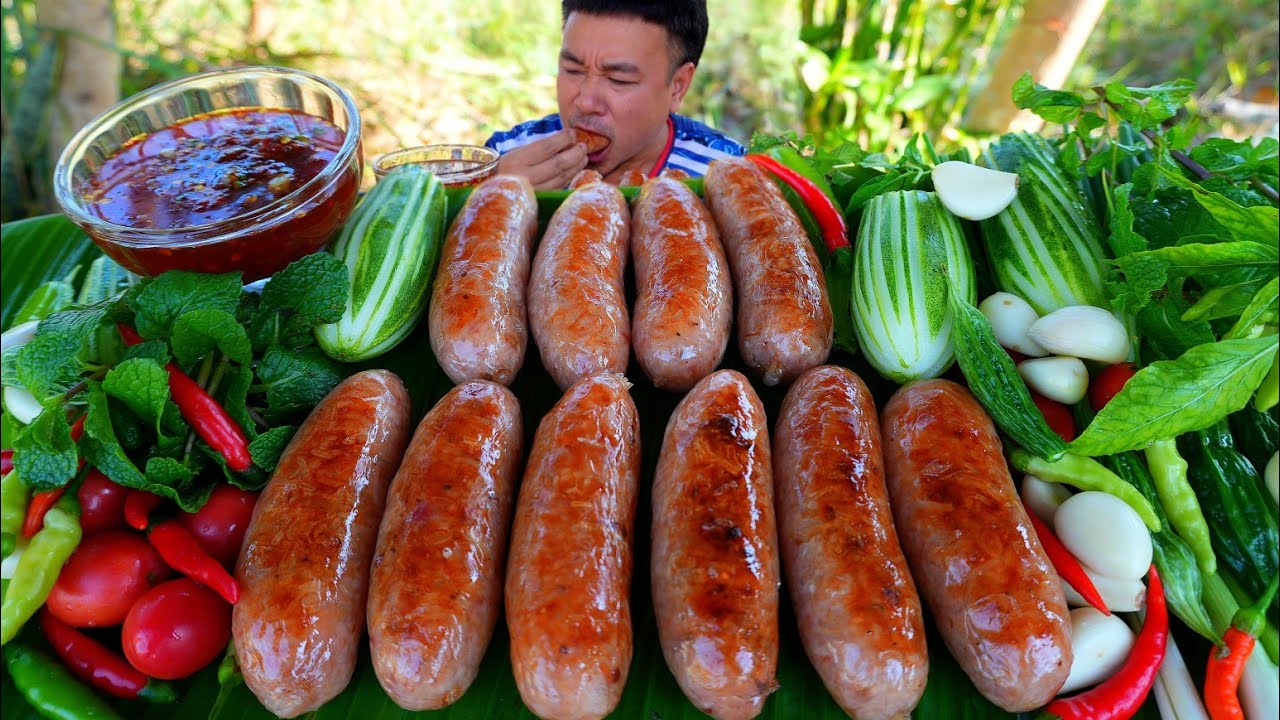 ไส้กรอกวุ้นเส้นย่างร้อนๆน้ำจิ้มไก่แกล้มผักสด mukbang 