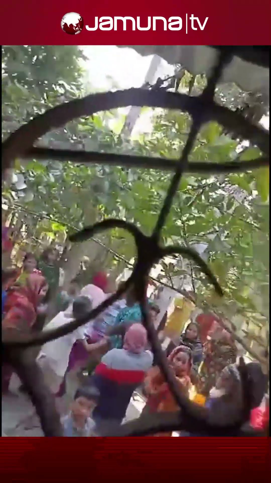 বাউফলে শ্বশুর বাড়ির দাওয়াতে না যাওয়ায় জামাই'র বাড়িতে হামলা #baufol #patuakhali #jamunatv