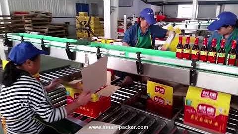 Manual loading bottle into carton box packing machine with conveyor platform