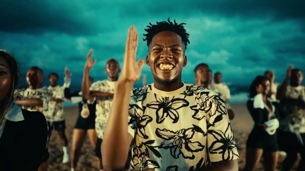 Dj Tira, Pcee & Campmasters Feat. General C'mamane - Awungazi (Official Music Video)