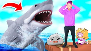 NOOB vs PRO vs HACKER In RAFT: OCEAN NOMAD!? (SHARK ATTACKED US!) screenshot 5