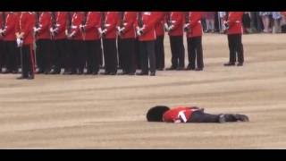 Queens guard dies LIVE ON TV 6.10.2016 RIP THOMAS MOORE