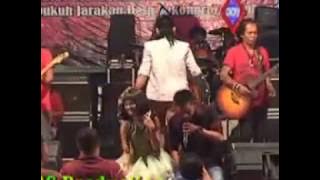 BINGKISAN RINDU- GERRY MAHESA FEAT TASYA ROSMALA - OM MONATA