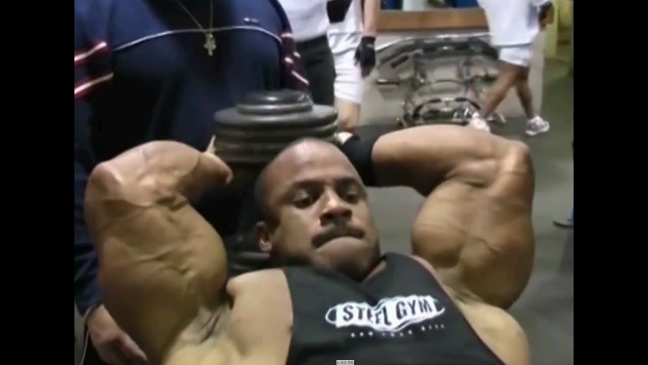 Тренируется Victor Martinez (9-е место Mr. Olympia-2015)