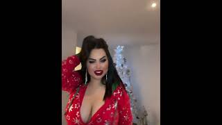 الرقص بالملابس الحمراء