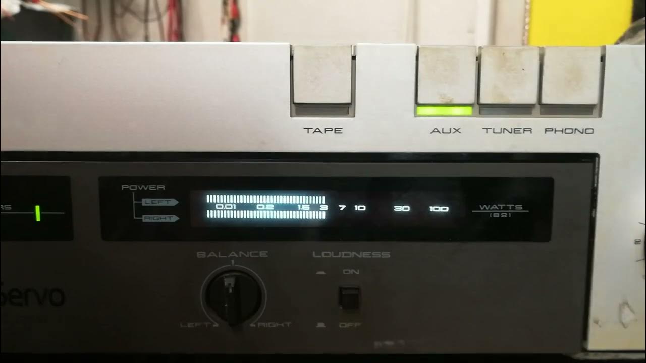 Akai AM-U210 - YouTube