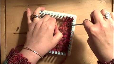 Martha Stewart Loom How to weave a triangle.avi