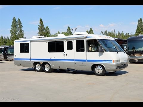 airstream land yacht 33