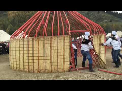 На жайлоо Кырчын стартовал конкурс на скоростное возведение юрт