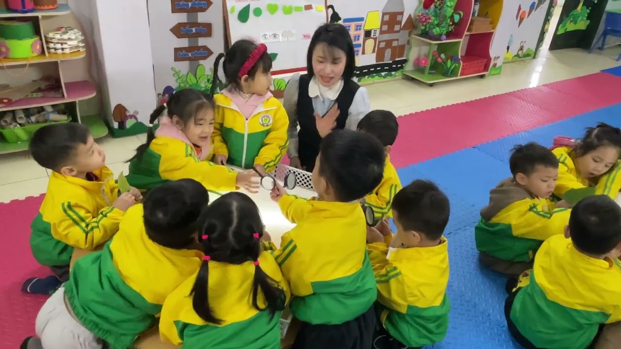 SH CHUYÊN ĐỀ TỔ 4 TUỔI . KPXH: NHỮNG CHIẾC LÁ KỲ DIỆU ( gv: Tạ Thị Huyền Trang)