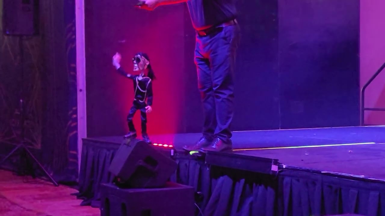 Michael Jackson Puppet In Cancún 