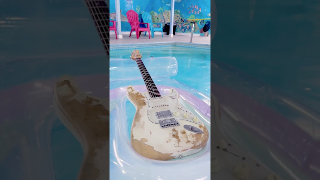 Just an electric guitar enjoying some pool time! #enjoy #electricguitar #stratocaster #pooltime