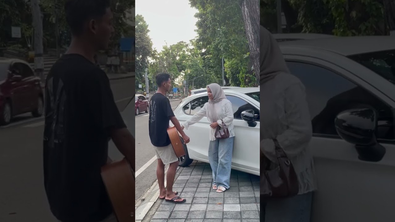 Di kira pengamen ngktau kakanya KLO mau masuk mobil wanita menilai sebelah mata