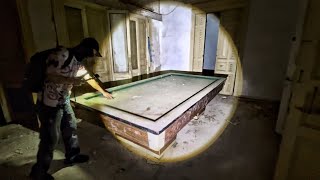 Terk Edi̇lmi̇ş Köşke Gi̇rdi̇m