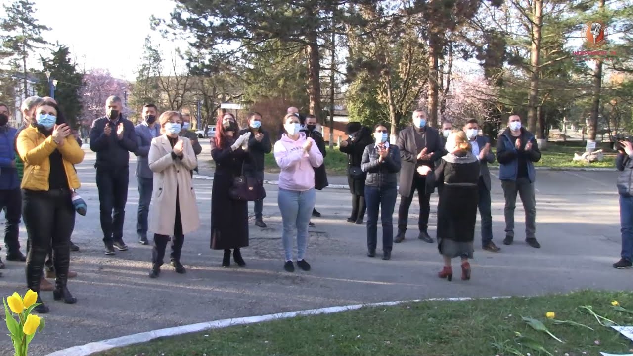 Spitalul municipal Hunedoara - flori pentru cadrele medicale